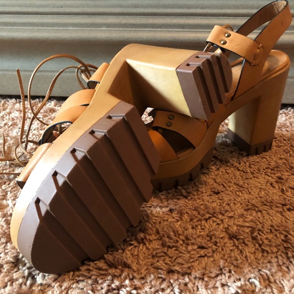 💕3/$15 Platform sandal - Picture 3 of 4